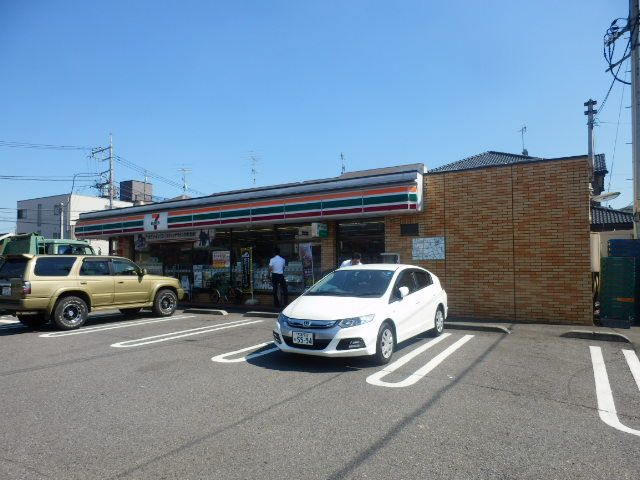 コンビニ　セブンイレブンさいたま曲本３丁目店（コンビニ）まで395m