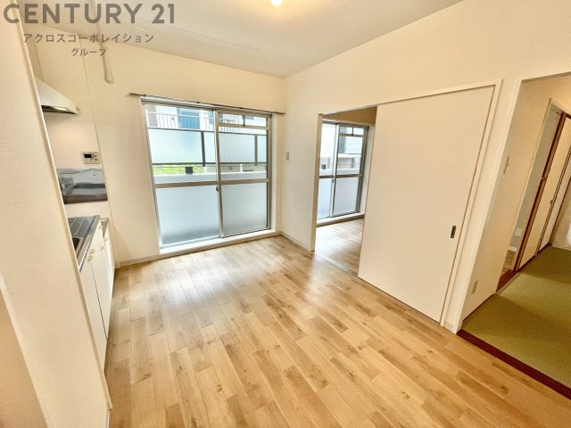 居室・リビング　角部屋住戸で過ごしやすく、オススメです♪