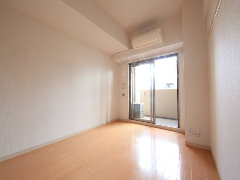 居室・リビング　洋室6.2帖　エアコン完備　バルコニー