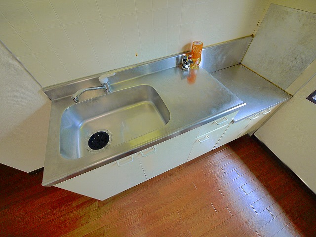 キッチン　コンパクトなキッチンで掃除もラクラク