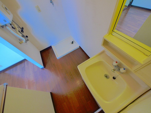 洗面設備　スペースが確保できる洗面所です