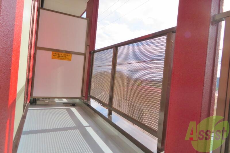 バルコニー　広めのベランダはこれまた使いやすいですよね。