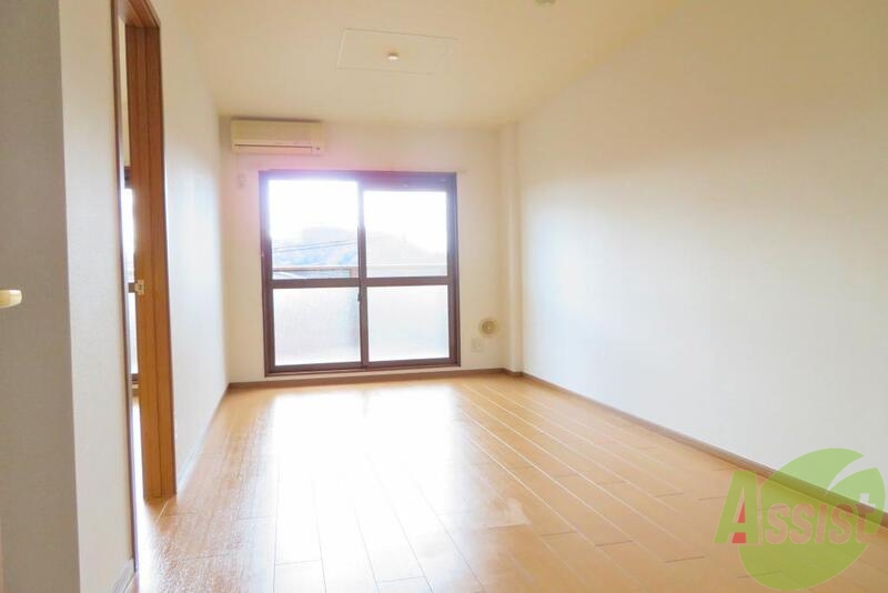 居室・リビング　南向きの陽当たり良好のリビングルームです