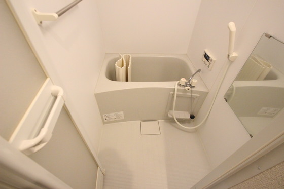 バス・シャワールーム　※別部屋の写真です