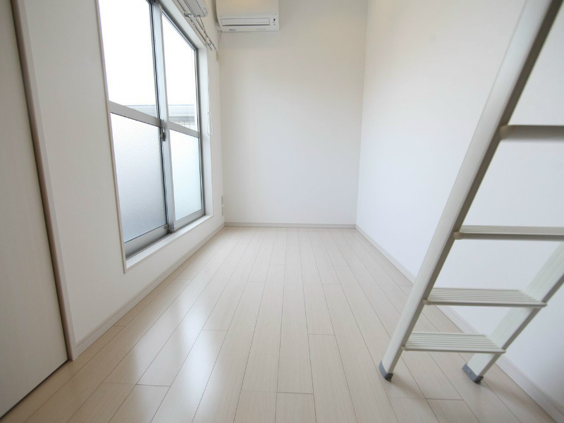 バルコニー　洋室8.3帖　ロフト5.9帖（収納としても使えます）