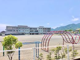 小学校　富士市立岩松小学校（小学校）まで1225m