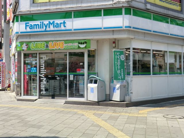 コンビニ　ファミリーマート熊谷駅北口店（コンビニ）まで402m