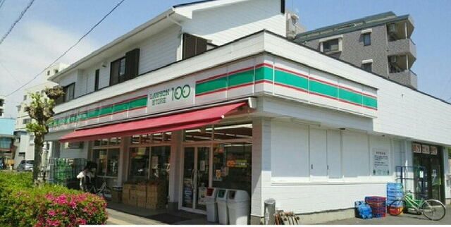 コンビニ　ローソンストア伊勢原店（コンビニ）まで140m
