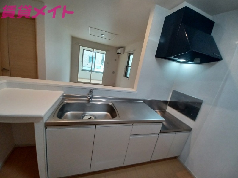 キッチン　同型、反転タイプの部屋写真です。