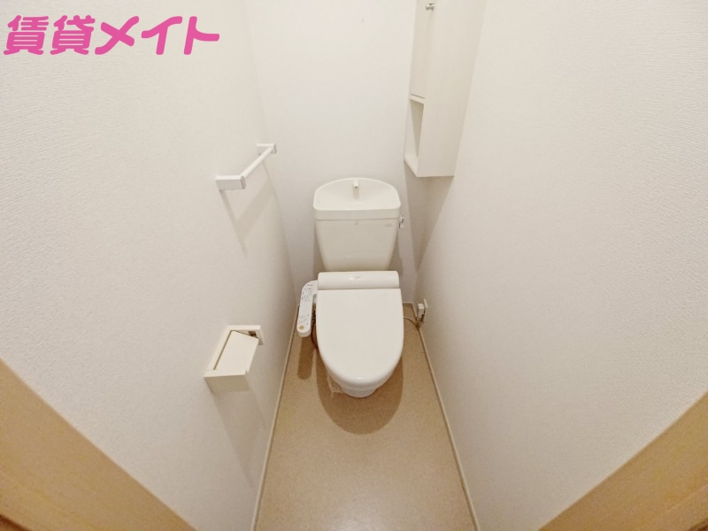 トイレ　同型、反転タイプの部屋写真です。