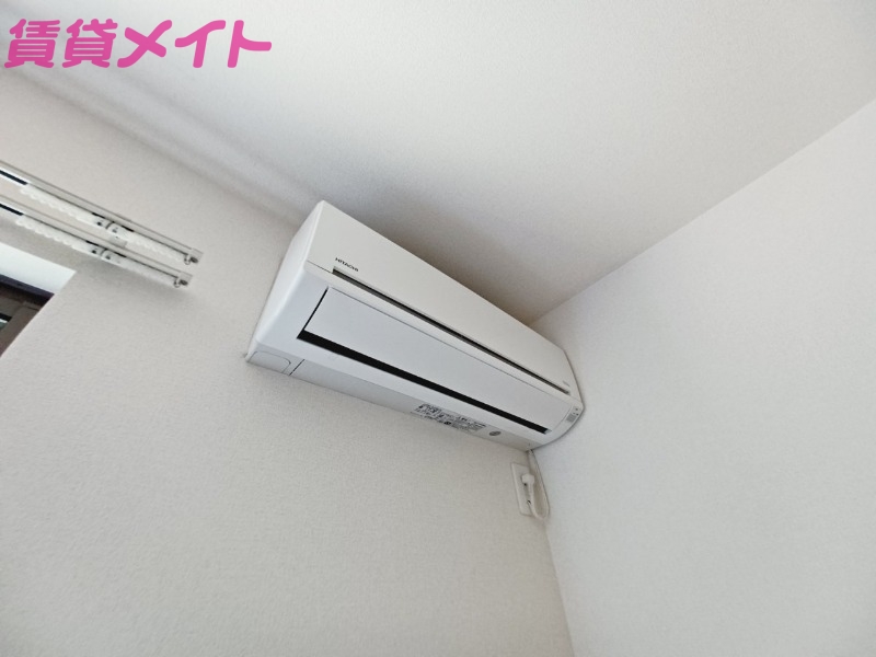 その他設備　同型、反転タイプの部屋写真です。