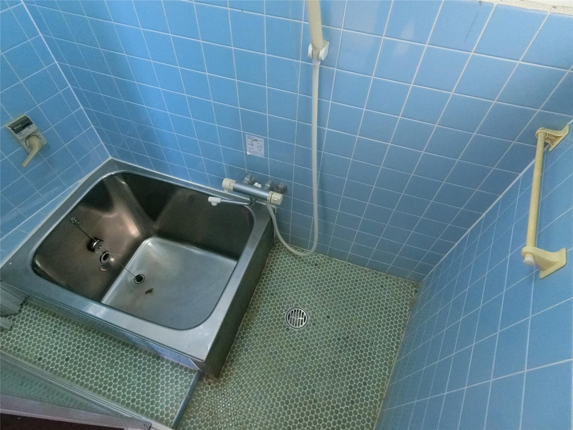 バス・シャワールーム　シャワー付きバスルーム！いつでもすぐに入浴可能です♪