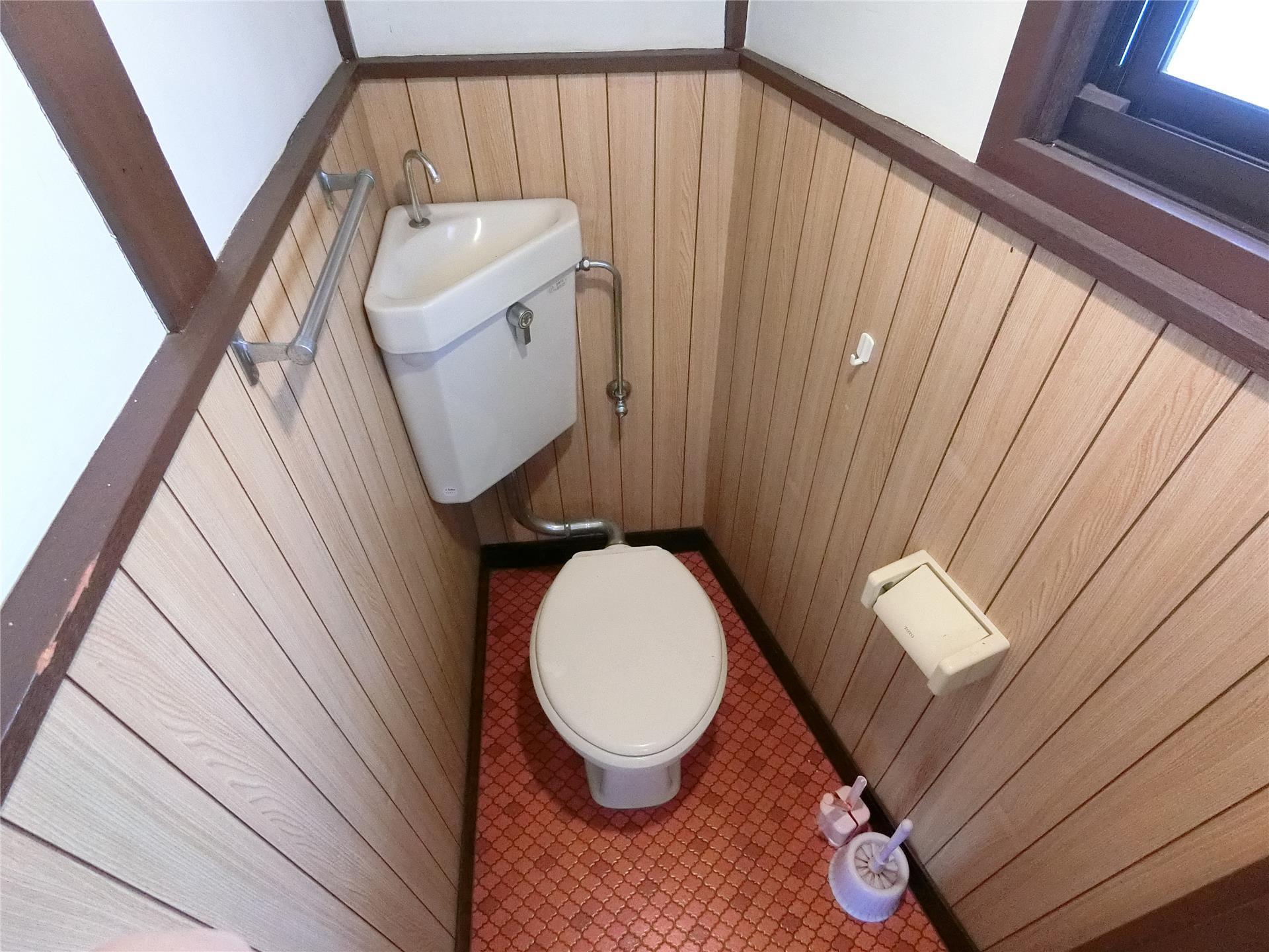 トイレ　お手入れのしやすい洋式トイレ♪