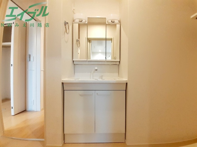 洗面設備　同型部屋写真です。