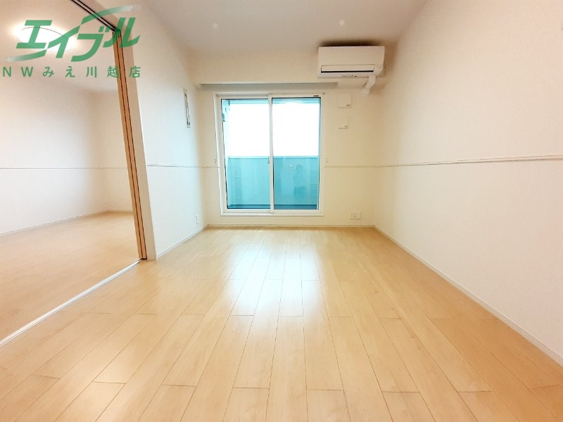 居室・リビング　同型部屋写真です。