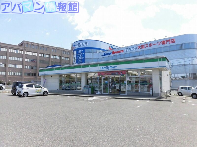 コンビニ　ファミリーマート新潟桜木インター店（コンビニ）まで714m