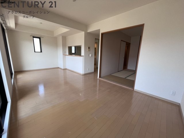 居室・リビング　2面採光で明るいお部屋です♪