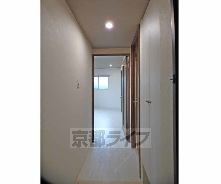 その他部屋・スペース　玄関からみた室内です。