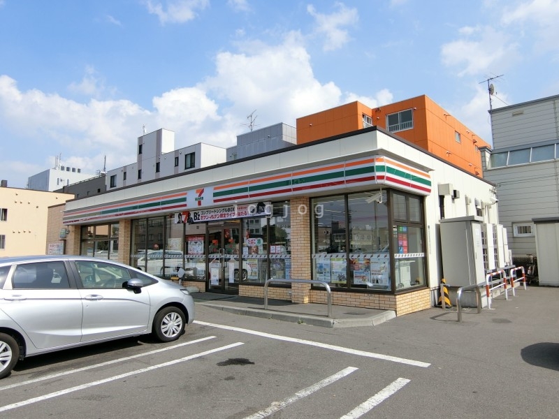 コンビニ　セブンイレブン札幌北10条西20丁目店（コンビニ）まで244m