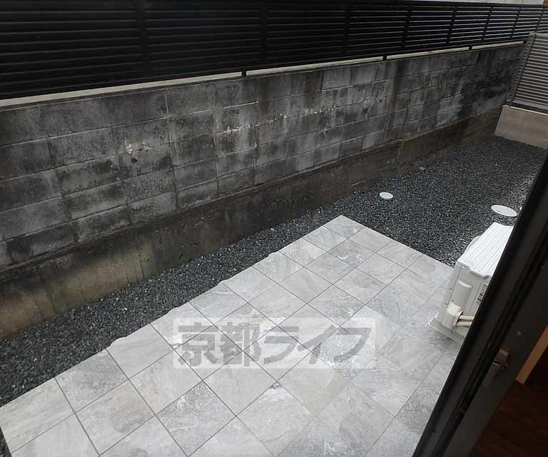 バルコニー　専用庭付です