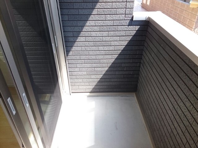 バルコニー　暖かな日差しのふりそそぐバルコニー