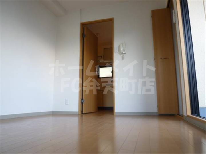 居室・リビング　こちらの居間で趣味の時間をお楽しみください