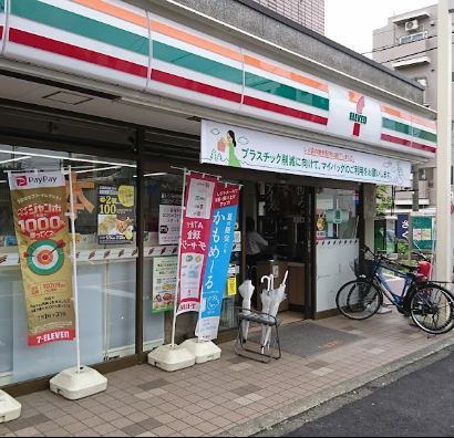コンビニ　セブン－イレブン世田谷松原駅前店（コンビニ）まで617m