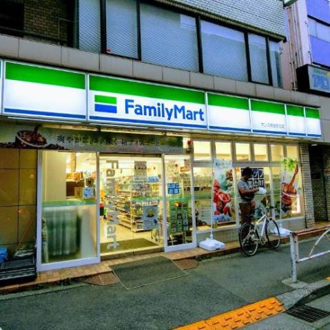 コンビニ　ファミリーマート経堂駅北店（コンビニ）まで541m