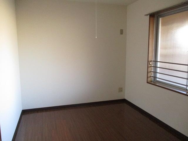 その他部屋・スペース　寝室はこちらの洋間で☆