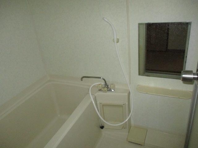 バス・シャワールーム　お手入れがし易いユニットバス☆