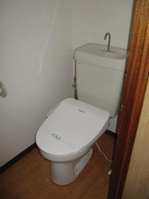 トイレ　温水洗浄便座付きトイレです☆