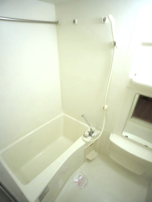 バス・シャワールーム　浴室換気乾燥機のある浴室です。