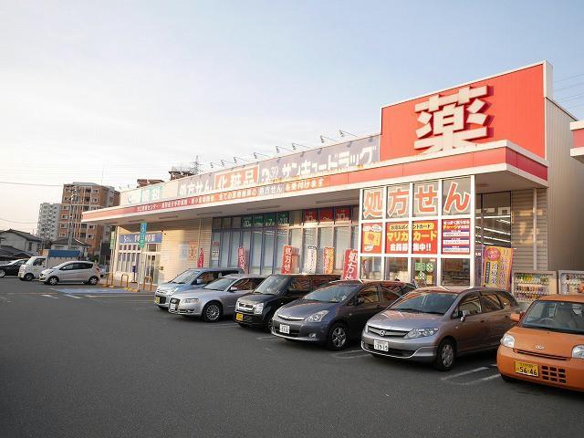 ドラックストア　株式会社サンキュードラッグ／小倉愛宕薬局（ドラッグストア）まで900m