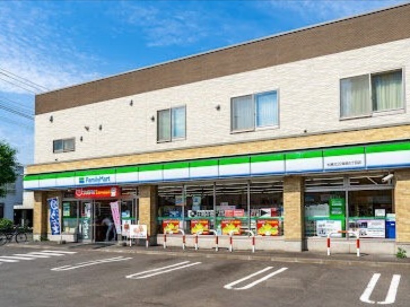 コンビニ　ファミリーマート札幌北22条西5丁目店（コンビニ）まで203m