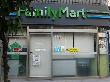 コンビニ　ファミリーマート日本橋馬喰町一丁目店（コンビニ）まで71m