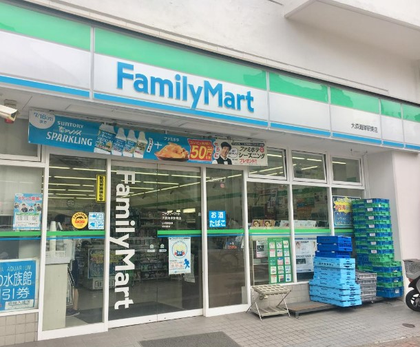 コンビニ　ファミリーマート 大森海岸駅東店（コンビニ）まで498m