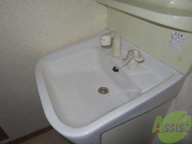 洗面設備　洗面台。朝の身支度はここでばっちり決めましょう。