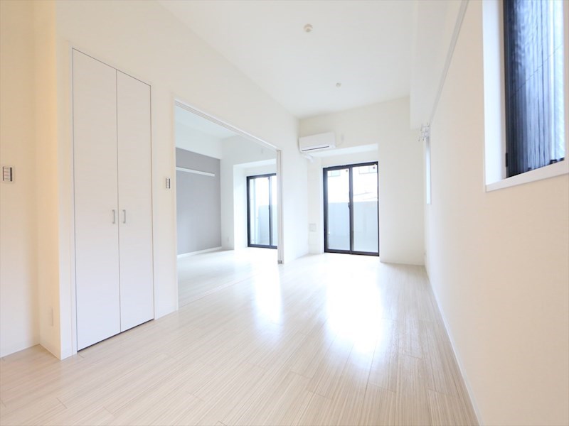 バルコニー　ＬＤＫ12.8帖　洋室6.6帖　南面バルコニー