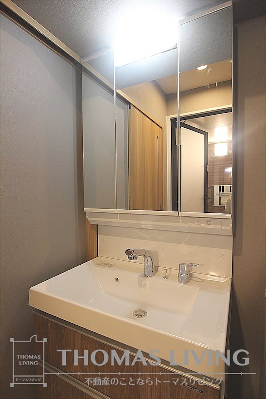 洗面設備　女性に嬉しい独立洗面台。