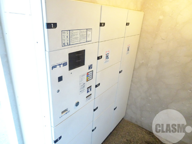 エントランス　留守中の荷物の受け取りは宅配ＢＯＸで♪