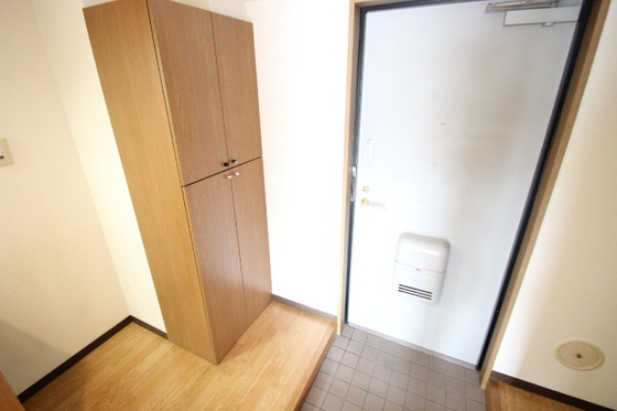 玄関　※別号室の写真になります。