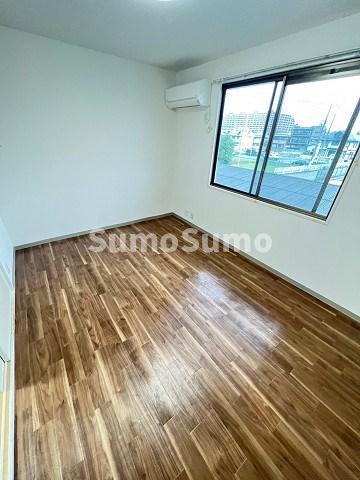 その他部屋・スペース　広くて明るい寝室