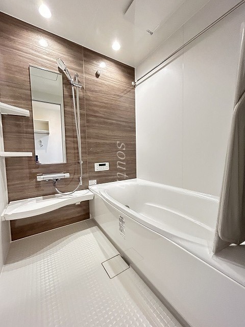 バス・シャワールーム　浴室乾燥機付きのお風呂