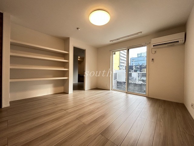 居室・リビング　洗練された清潔感漂う清楚な仕上がり