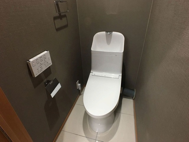 トイレ　温水洗浄暖房便座付き