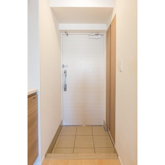 玄関　※別部屋参考写真