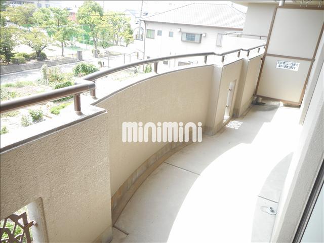 バルコニー　広々としたベランダ