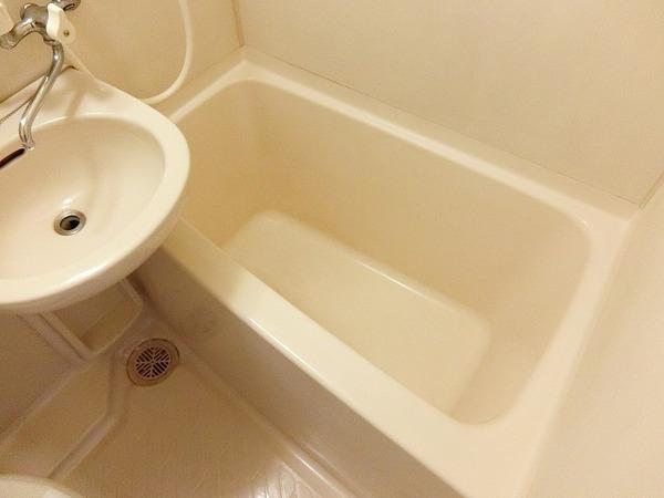 バス・シャワールーム　キレイにリフォームされています！