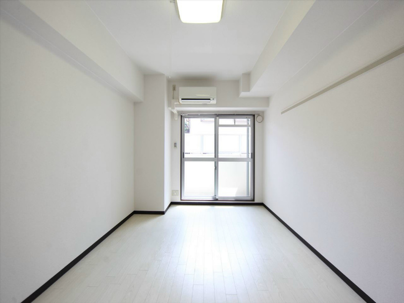 バルコニー　洋室9.3帖　エアコン完備　南面バルコニー