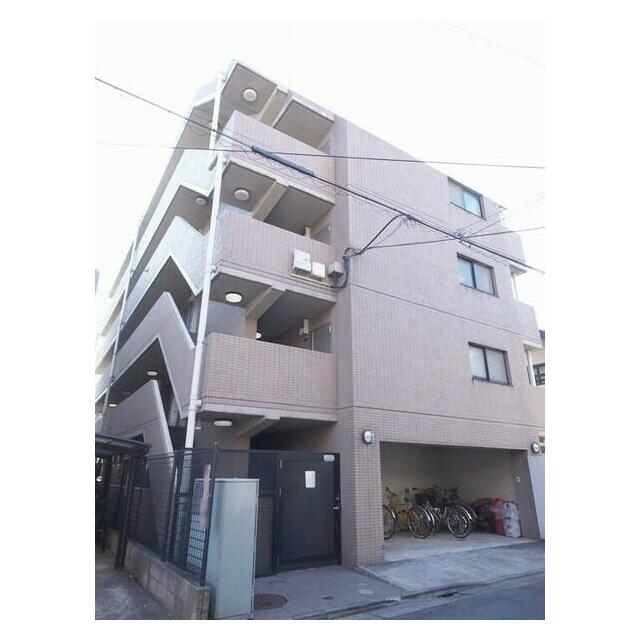 建物外観　鉄筋コンクリート造のがっちりとした建物。